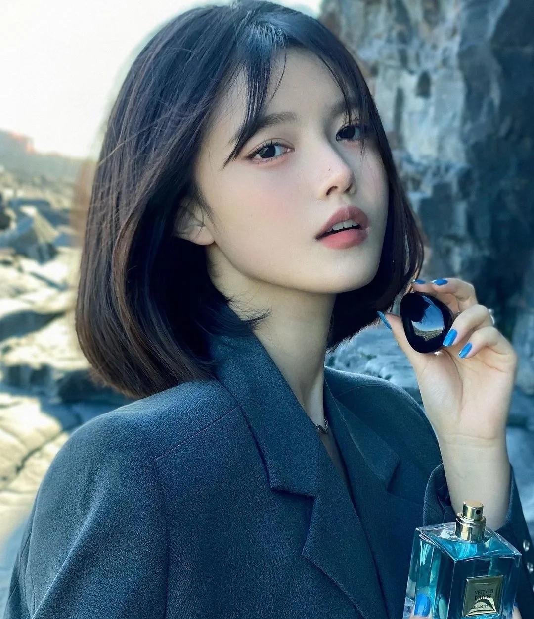 学生头发型,才是女生最美最好看的发型,减龄瘦脸显气质不过时_小时候