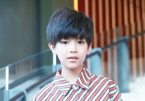 2020年八岁男孩阳光清新短发设计 小学男生百搭时尚黑色短发造型