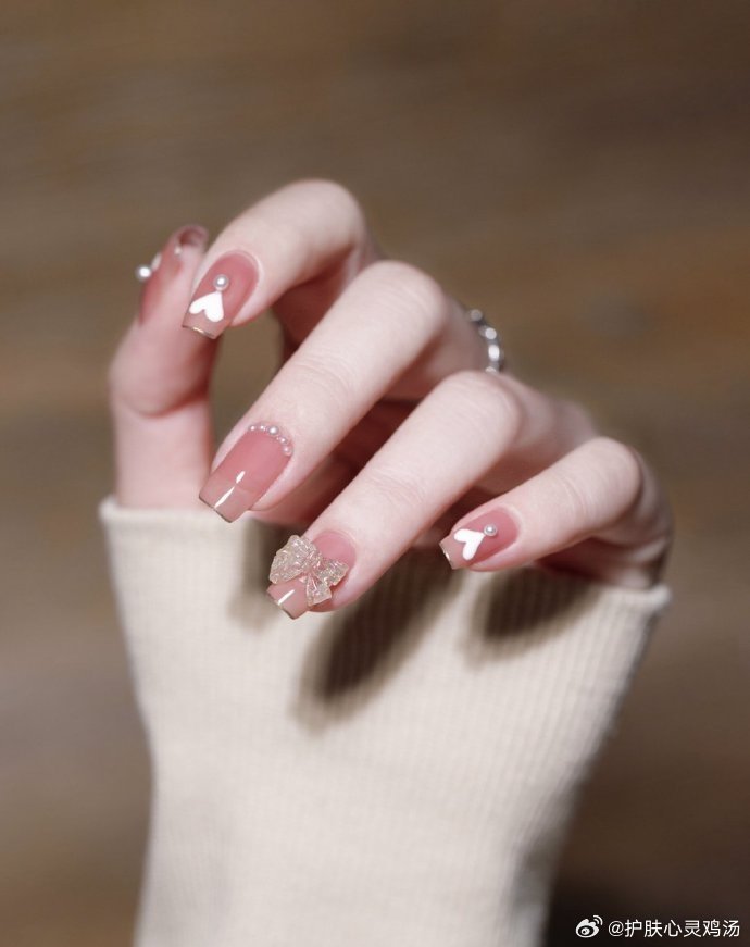 美妆教程#今天似乎是个充满粉色气息的日子,但我却选择了这款粉紫色