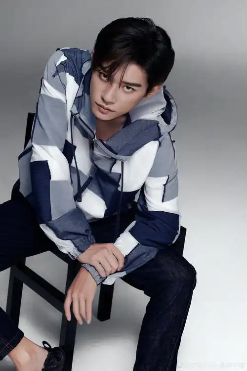 易烊千玺 x emporio armani2022春夏系列广告大片|平面|品牌|北京不完