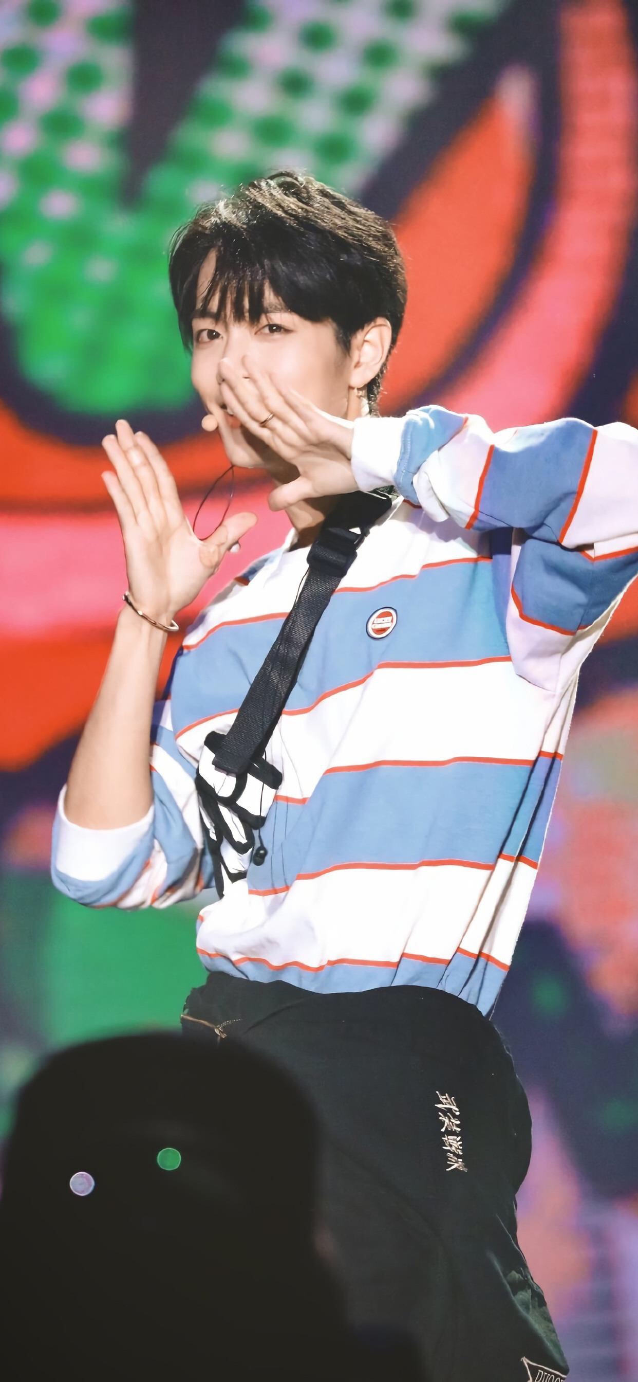 肖战可爱俏皮高清手机壁纸