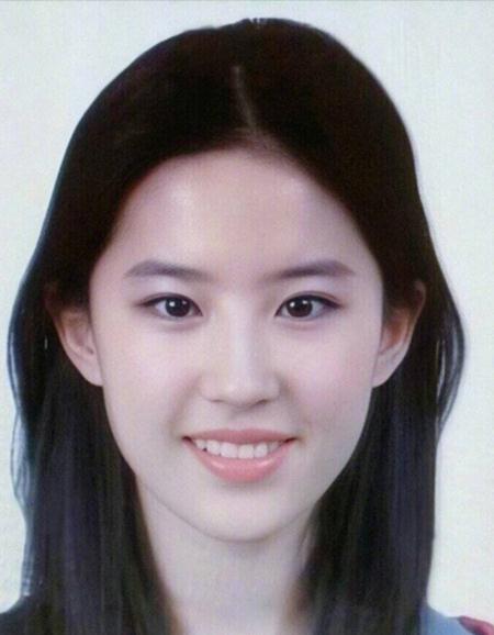 原创女星证件照有多美刘亦菲和赵丽颖还好看到最后气质太出挑了