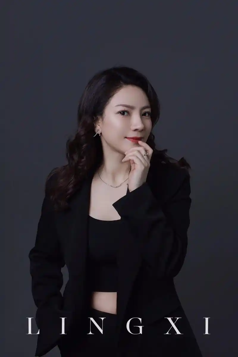 灵茜摄影形象照职场女神