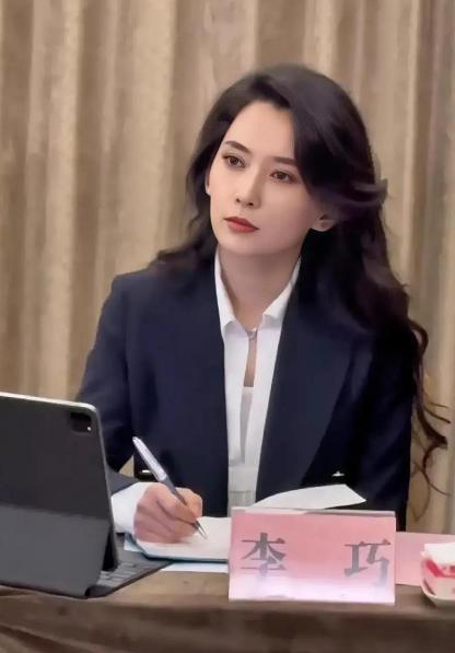 53岁的李亚鹏被讨薪;53岁的汪峰被曝找到新女友