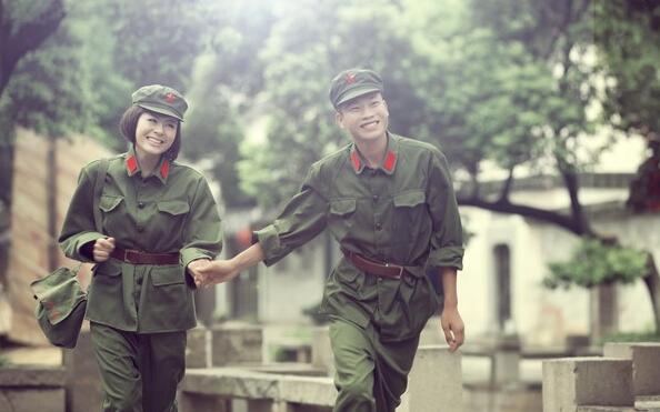 年代军装婚纱照定格永恒幸福