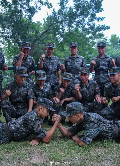 真精神武警新兵夏日超酷写真照