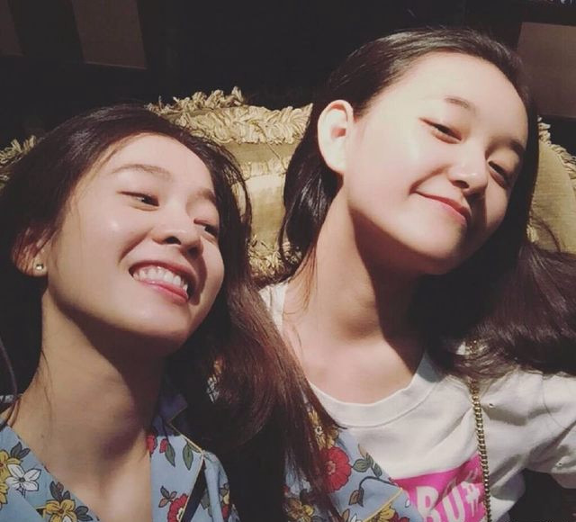 张雪迎与蒋依依晒素颜合照,网友:这才是青春美少女该有的样子!