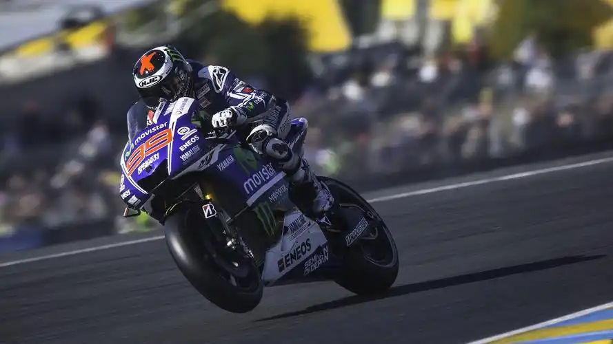 雅马哈sportbikewheelie高清壁纸