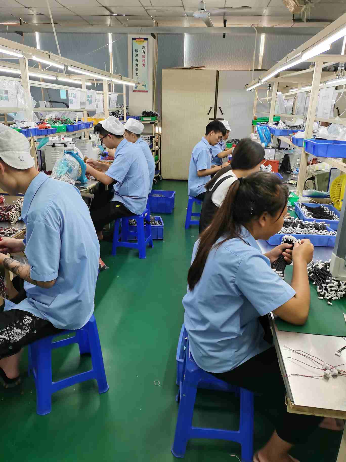 广东东莞现深圳公明东莞道滘电子厂招聘男女普工临时工qc