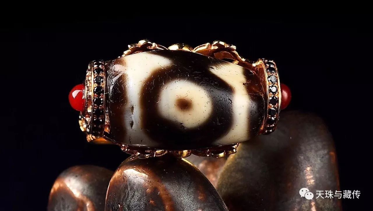 天珠鉴赏:千年至纯三眼天珠戒指