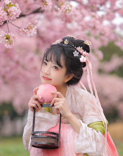 温婉动人的古装美女,娇俏中带着一丝可爱,简直让人一眼难忘