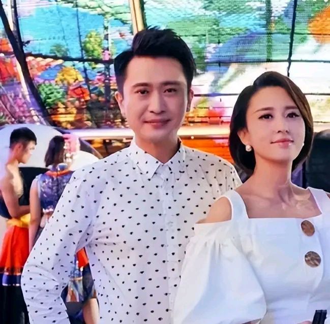 杨帆问张蕾:"为何要送我一套内衣?