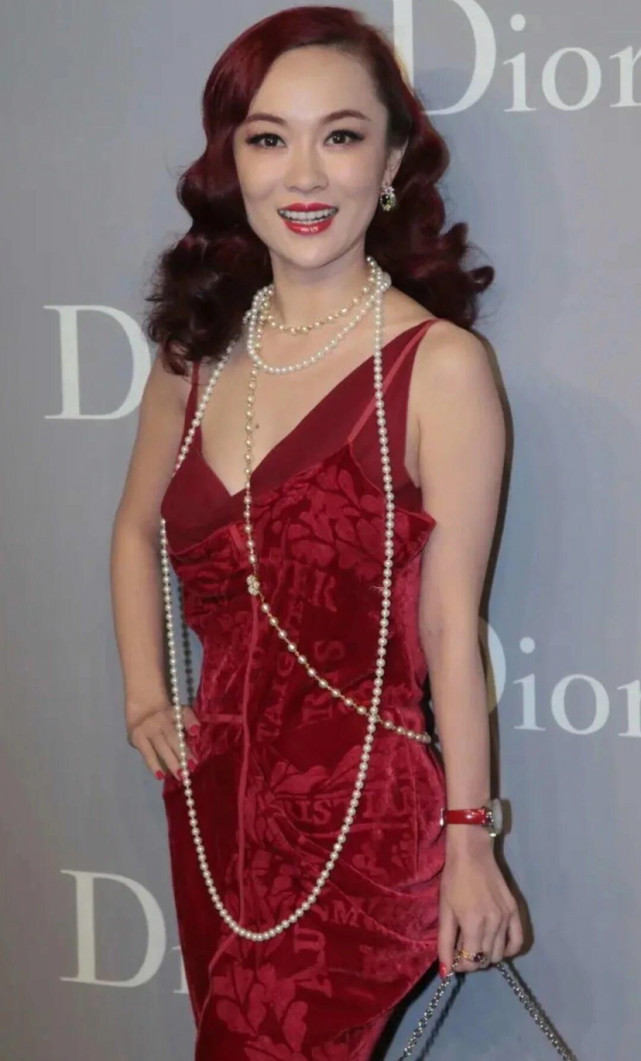 霍思燕上演复古女郎!