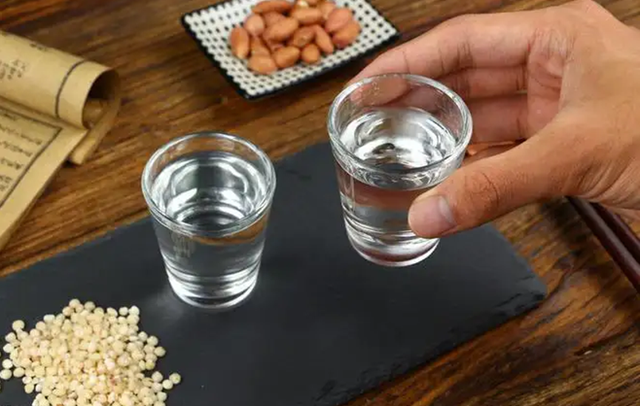 酒桌上千万不要傻坐着!牢记这3句"敬酒词",让你轻松脱颖而出