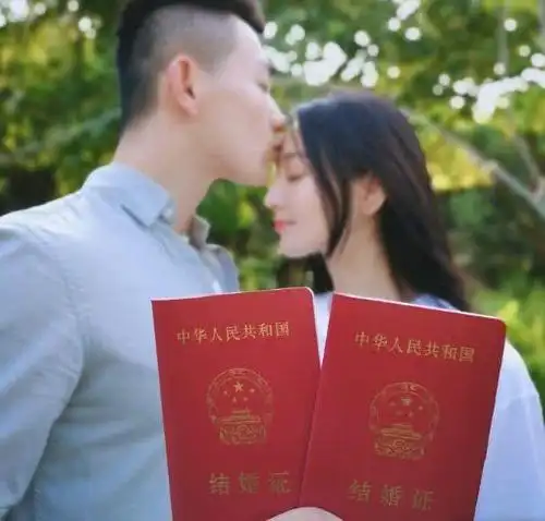 张馨予被爷爷催婚一年多 网友:终于等到幸福