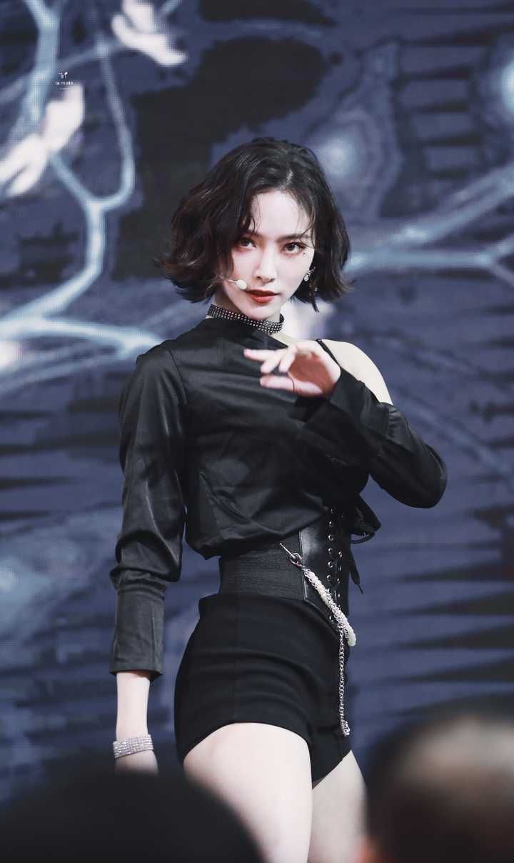 许佳琪释放魅力!可盐可甜的春日穿搭,教你变身美少女!