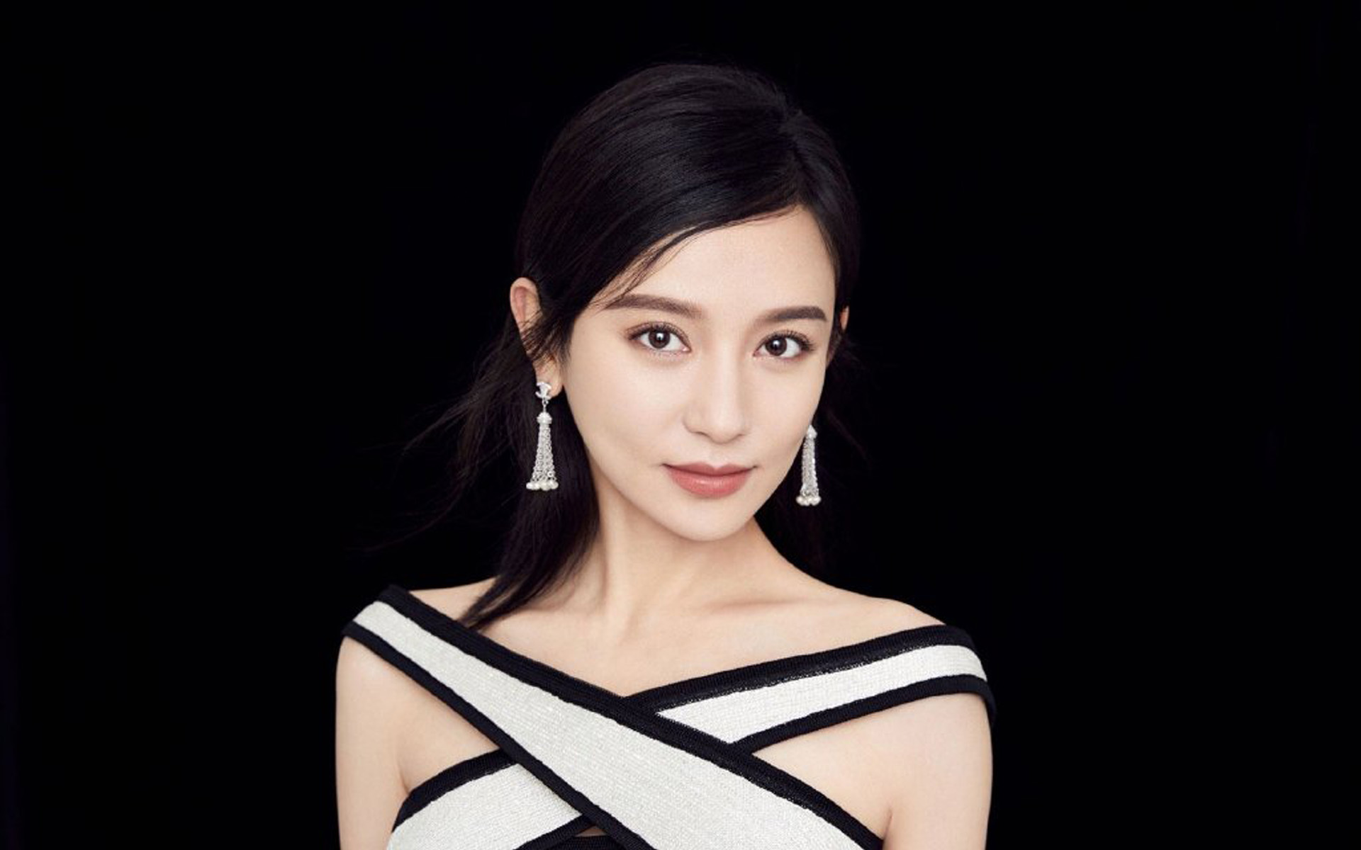 施诗性感优雅写真桌面壁纸