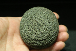 日本购镶金铁胆石原q石天然圆形奇石摆件手把件云南黄铁矿物晶体