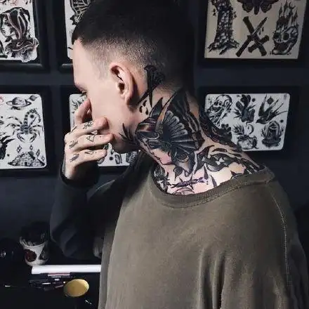 脖子颈部有创意的纹身图案79