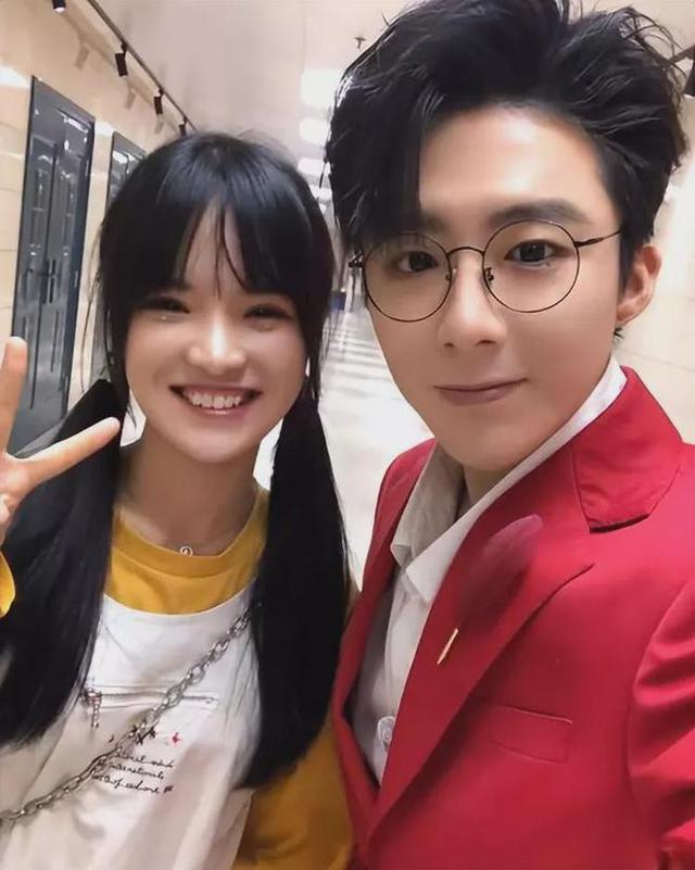 刘宇宁直播回应婚姻,双手合十向前妻道歉_阳阳_因为_女朋友