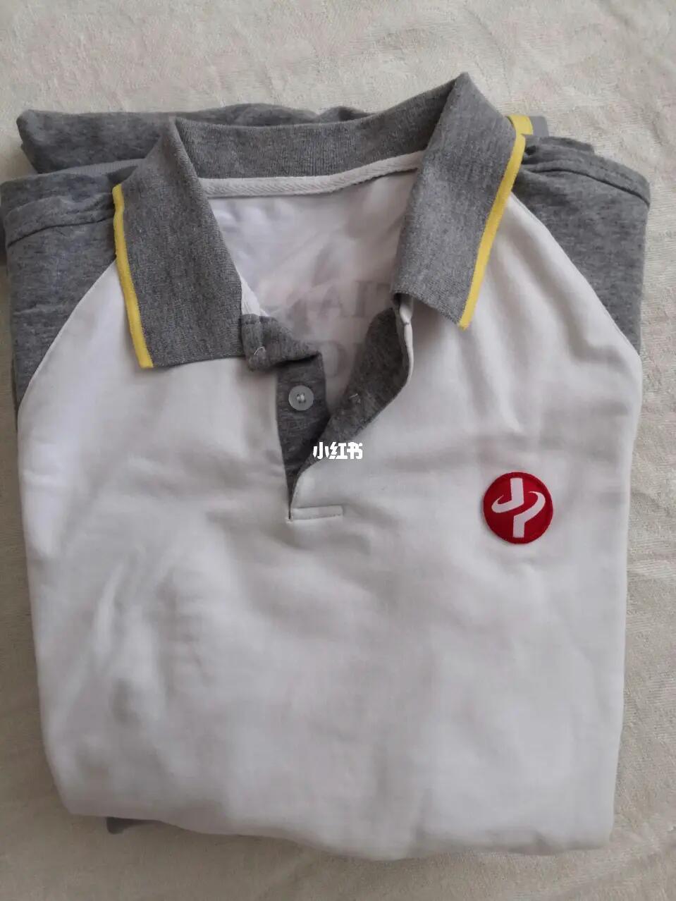 天津一中校服,夏季和秋季各两套,只有一套秋季穿的次数多,其余没怎么