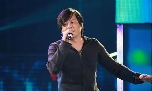 当时,王杰的第一张专辑一个游戏,同一个梦想在台发行,赢得了半年