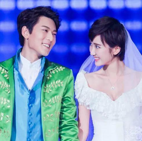 毛晓彤的故事:出生就被亲生父亲扔垃圾堆,目睹前男友不忠诚_母亲_女儿