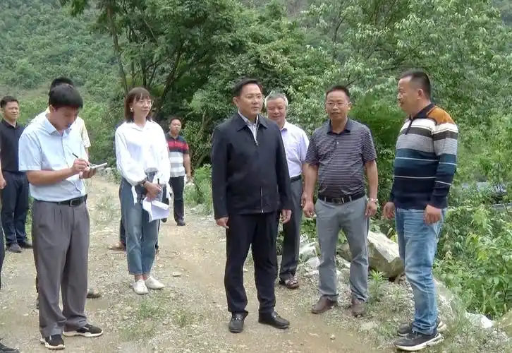 薛海源深入乡镇开展农业特色产业调研时强调加快提升农业特色产业化