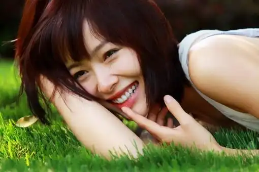 开心的女孩意境图片_开怀大笑的好女孩_唯美图片_精品库