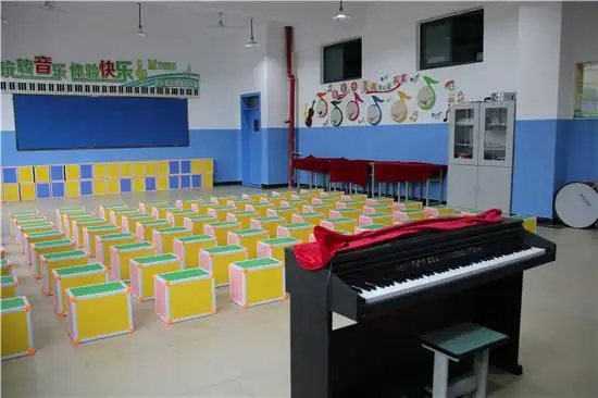 虎峰小学音乐教室.jpg