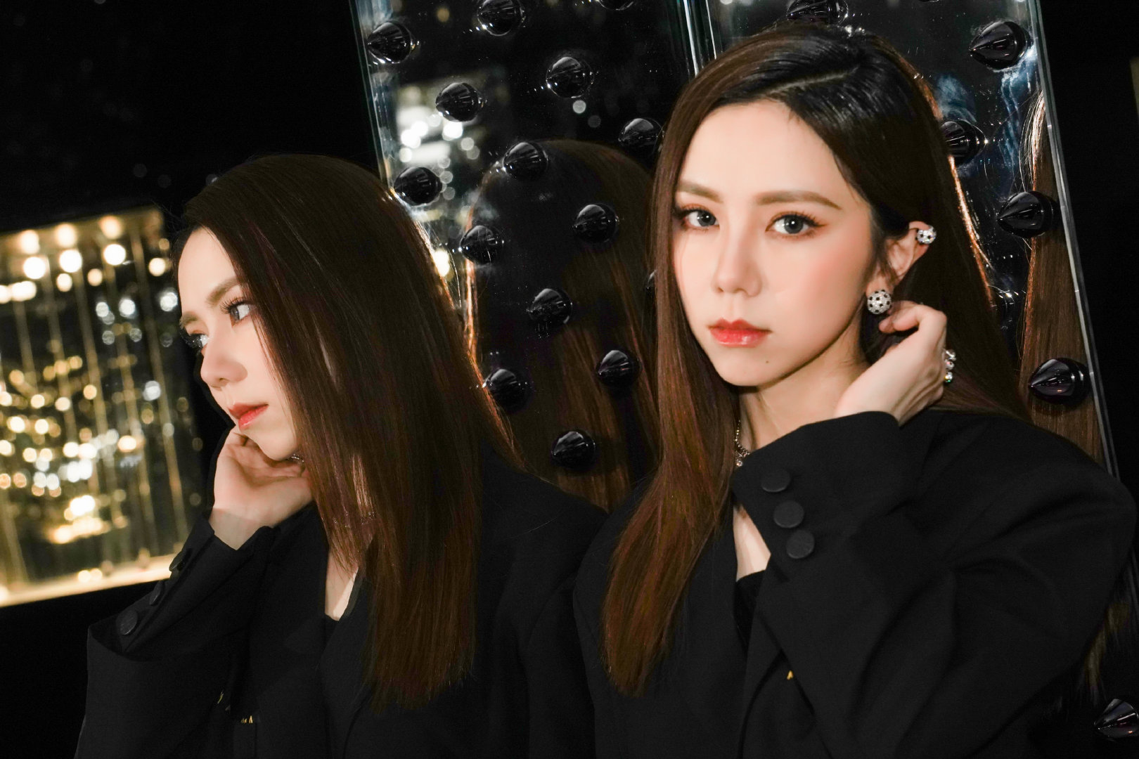 e.m.邓紫棋出席clash de cartier双面魅力展览及派对,带来精彩演出