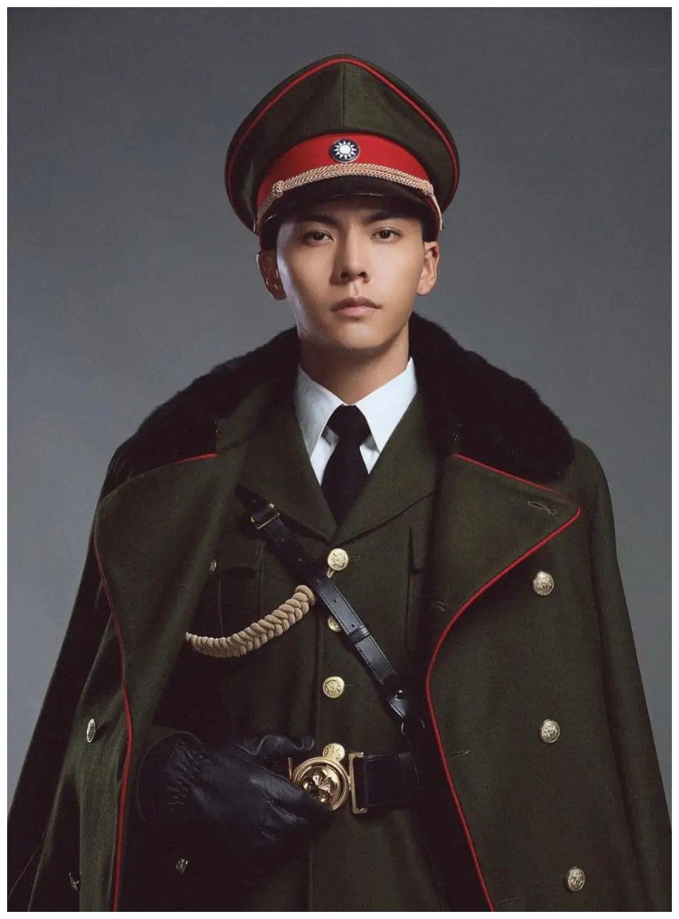 男明星们的超帅军装照你更喜欢谁