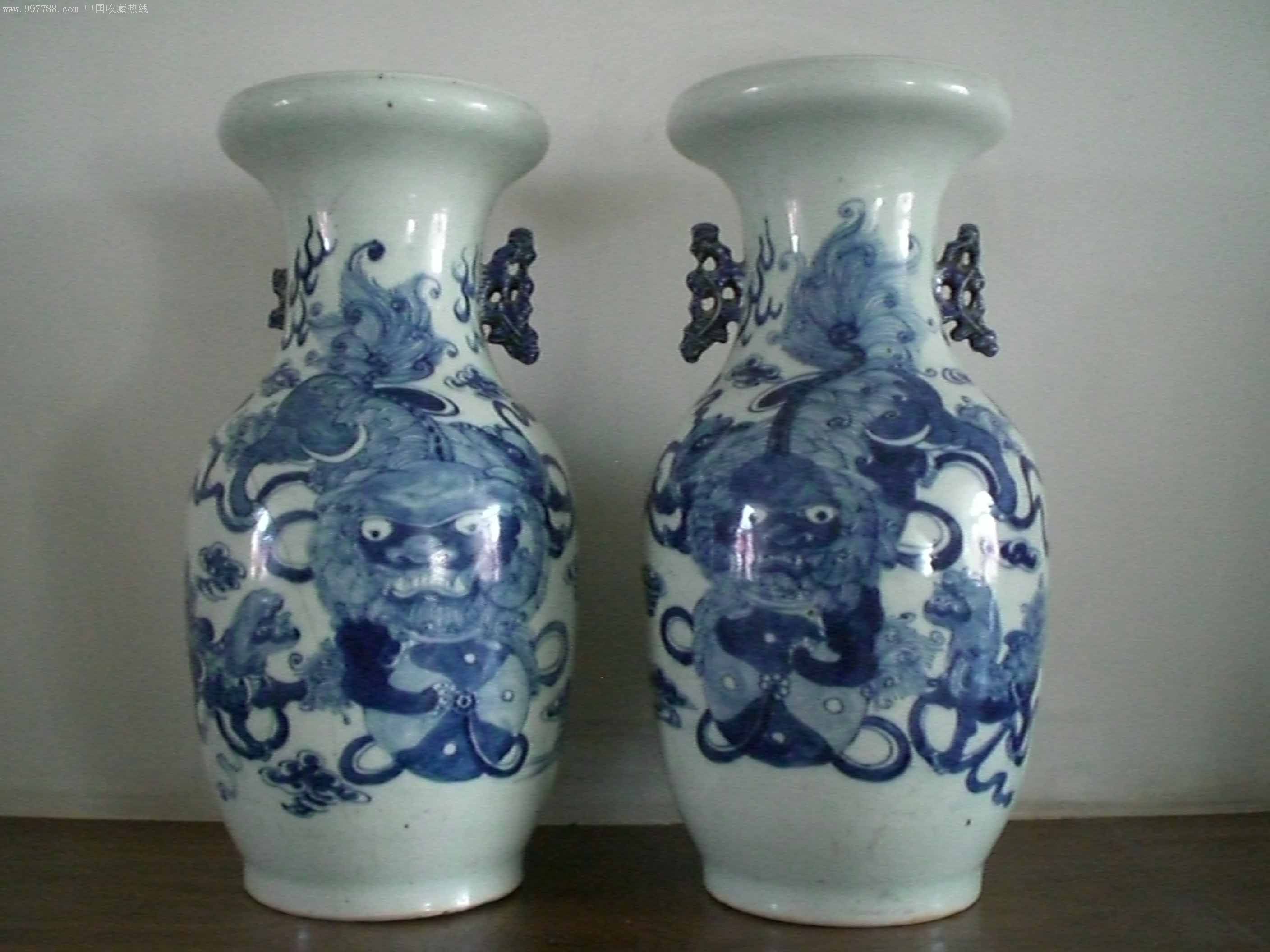 晚清民国民窑弹瓶一对