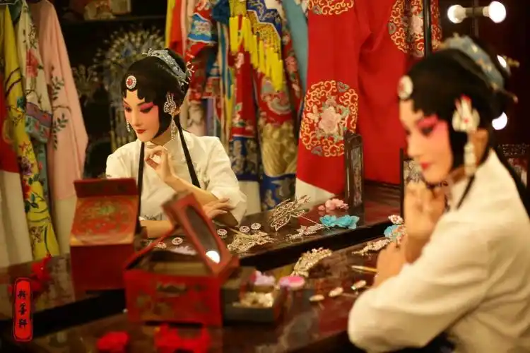 写美篇         固安唯一一家,粉墨轩京剧摄影工作室成立于2016年