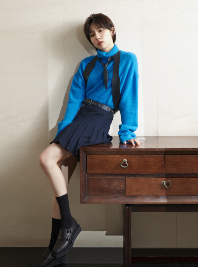 成果也对"包浆靴"下手了,看到她的背影后,这月牙腿太迷人