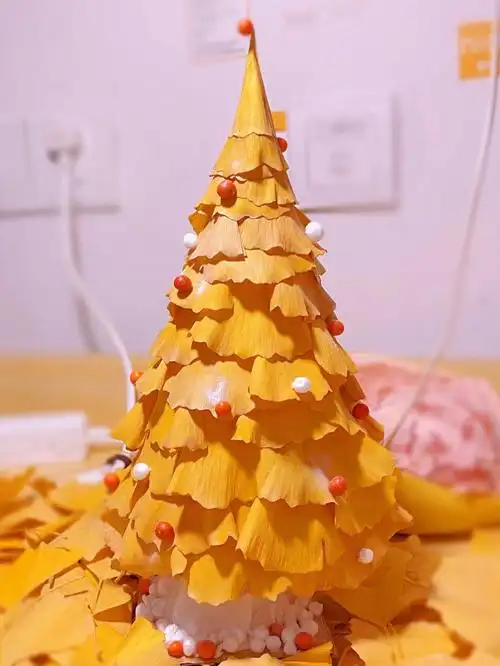 用银杏树叶再来制作一棵小树90发挥他最后的价值#银杏叶圣诞树