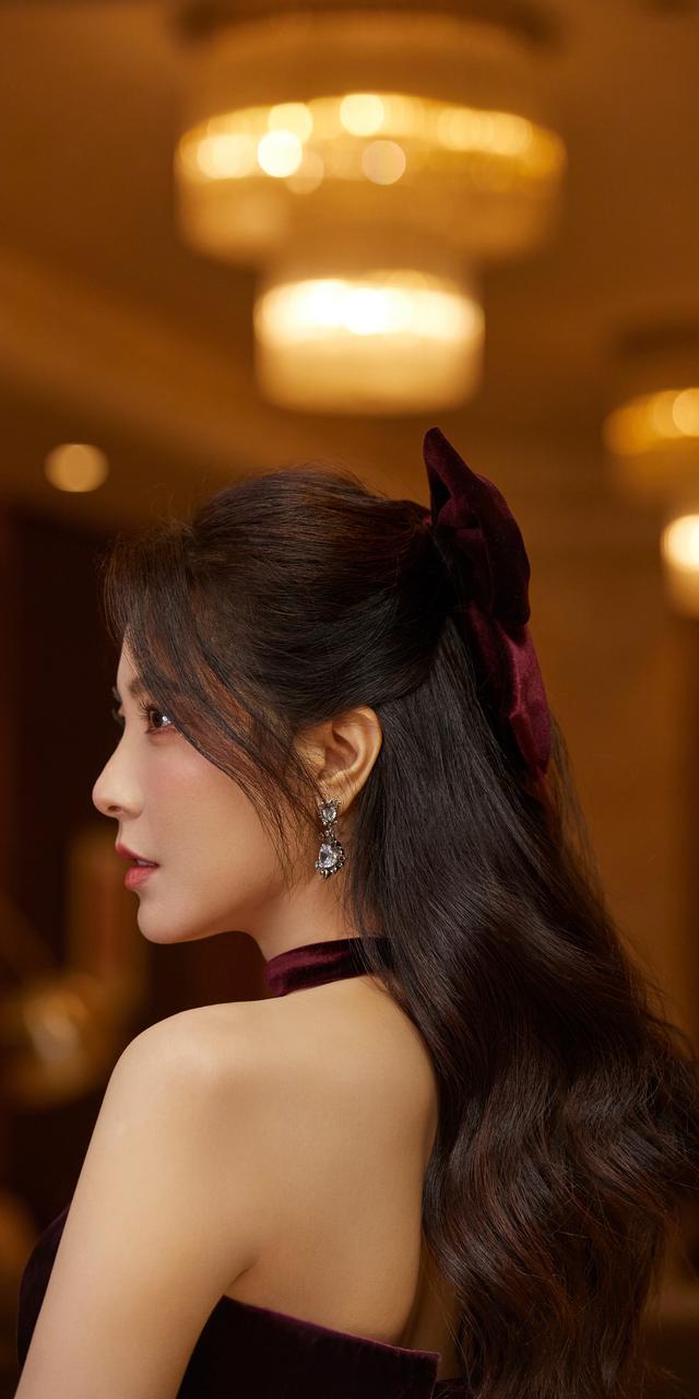 曾黎深茄紫色抹胸长裙写真,演绎东方优雅大气之美!