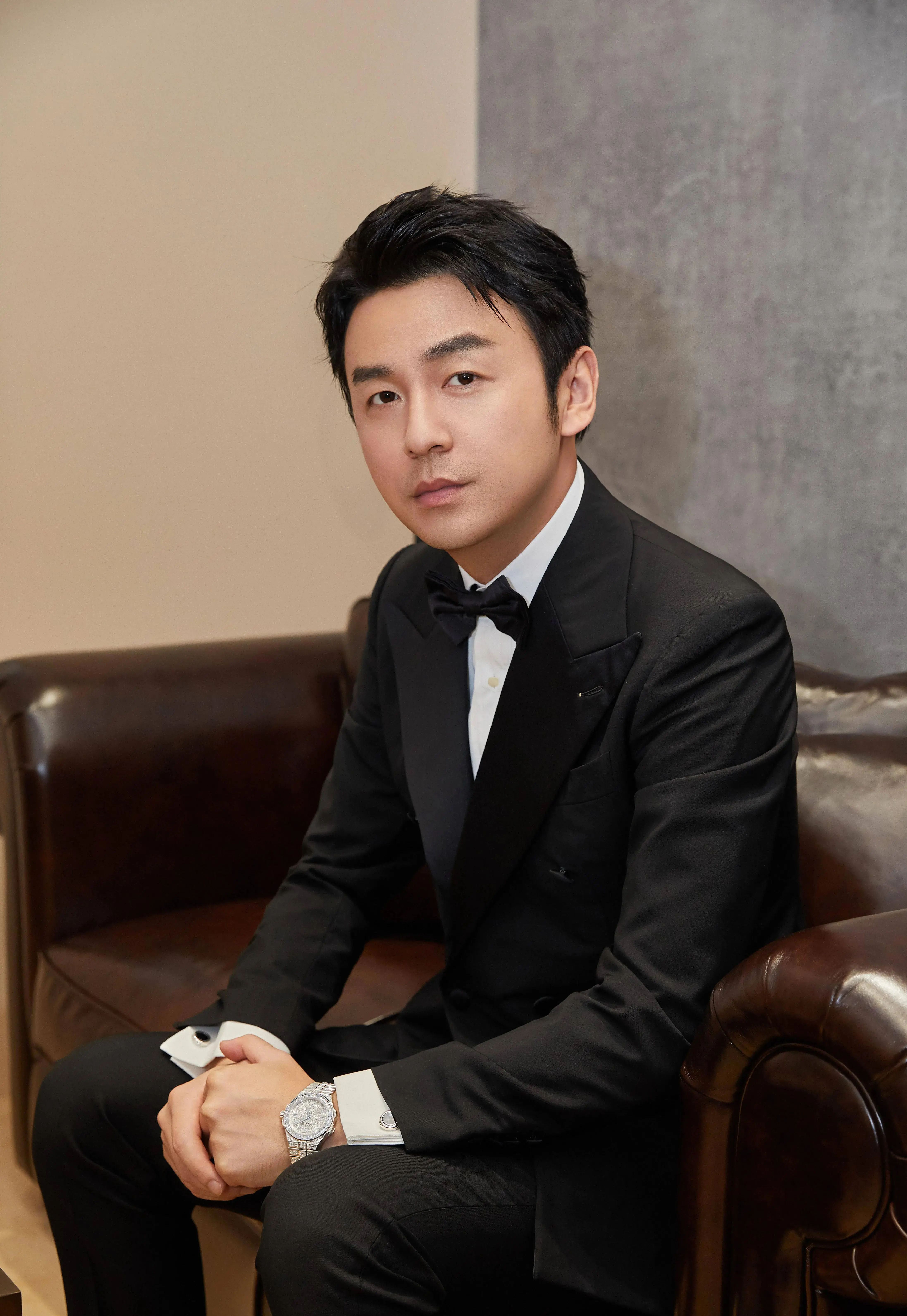 演员雷佳音,老婆是吵架吵来的,和岳母处得像姐弟