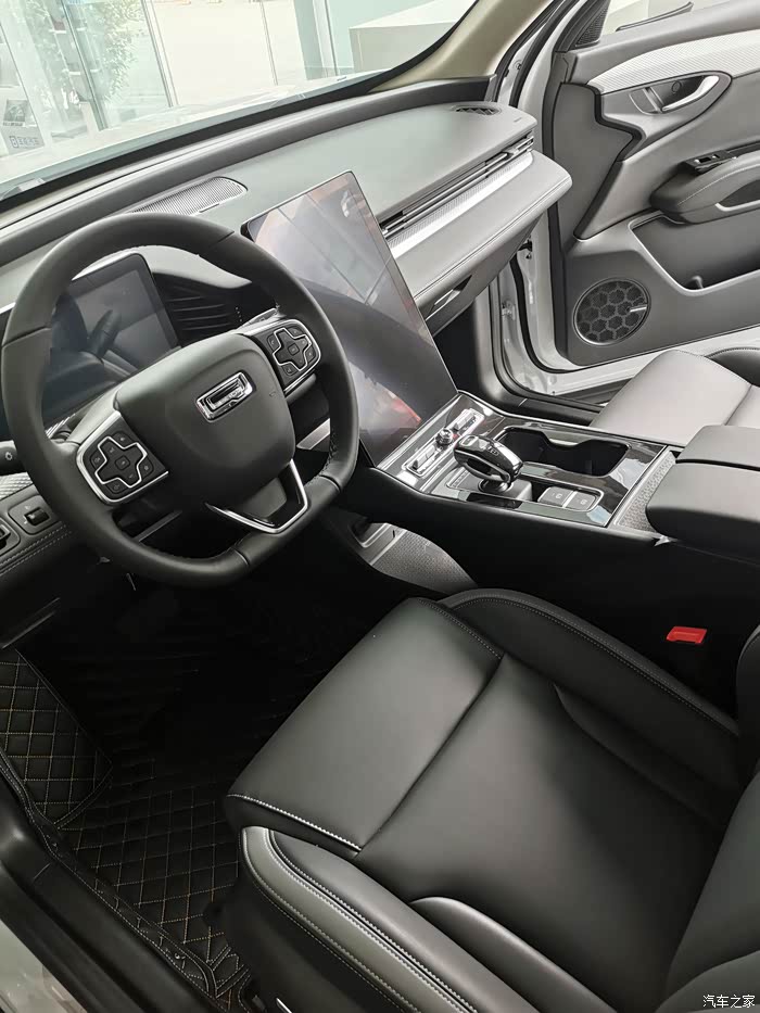 继续上次看车后续,来看看观致7的内饰