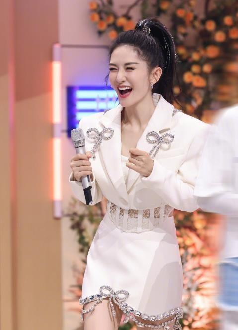 42岁谢娜被曝怀3胎!