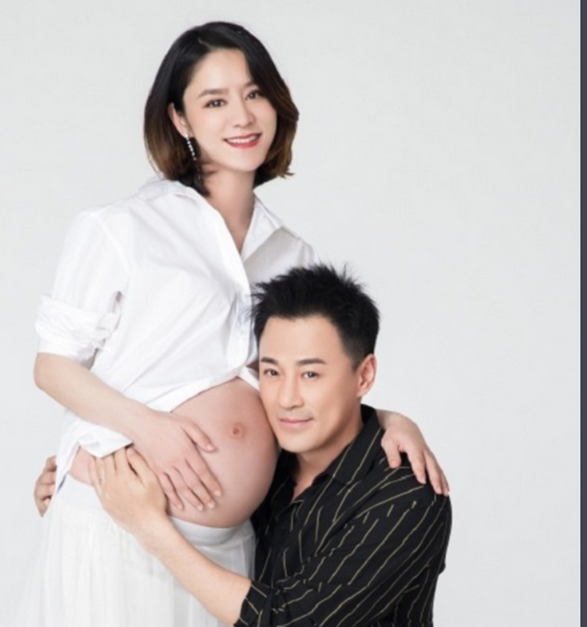 在妻子张馨月生日时,林家为妻子准备了很多礼物,可以看出二人感情非常