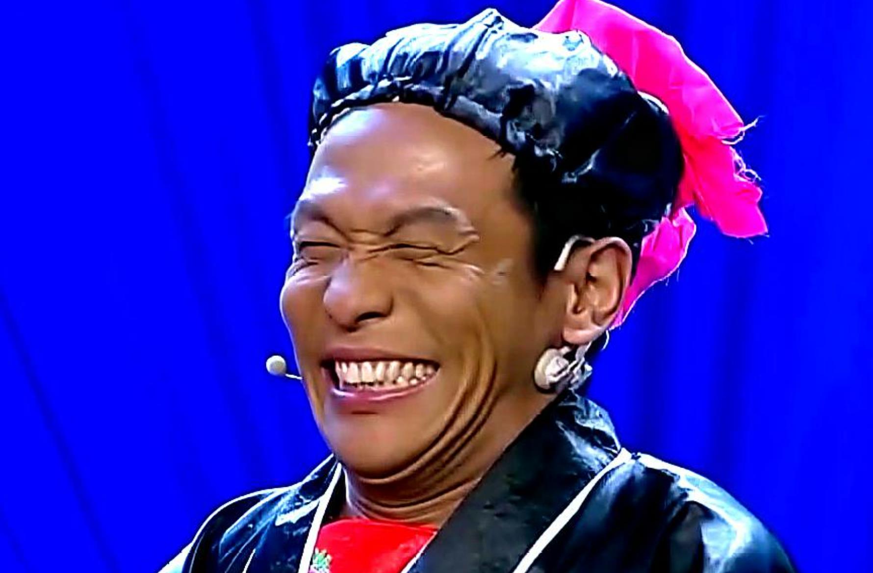 比如他改编的宋小宝版"甄嬛传"中,刚出场的第一句话就是:"自打我进宫