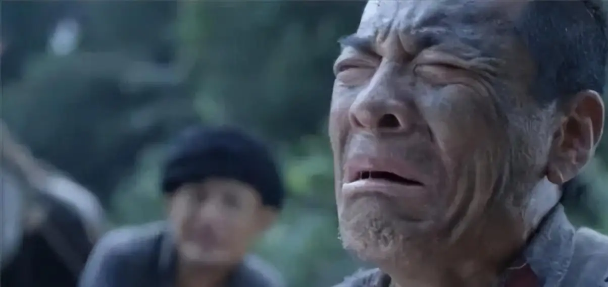 就把敌人围墙轰开一个缺口,炸得敌人鸡飞狗跳,鬼哭狼嚎