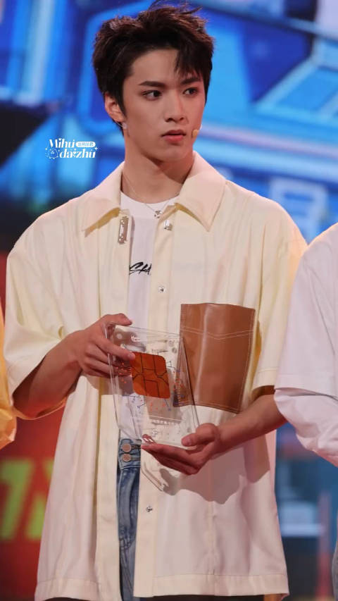 刘耀文换新发型