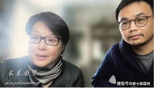 49岁袁立与38岁老公合影近照曝光二人年龄差距一目了然