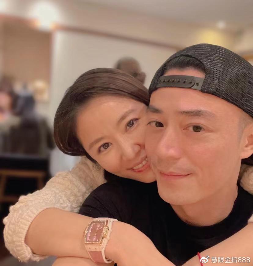 林心如晒与老公六连拍两人恩爱互动霍建华颜值回春少年感十足