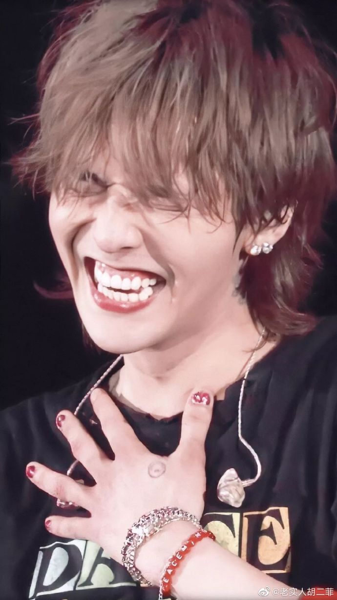 牙龈发射的微笑真的太治愈了!爱你啊!#全世界最好的权志龙