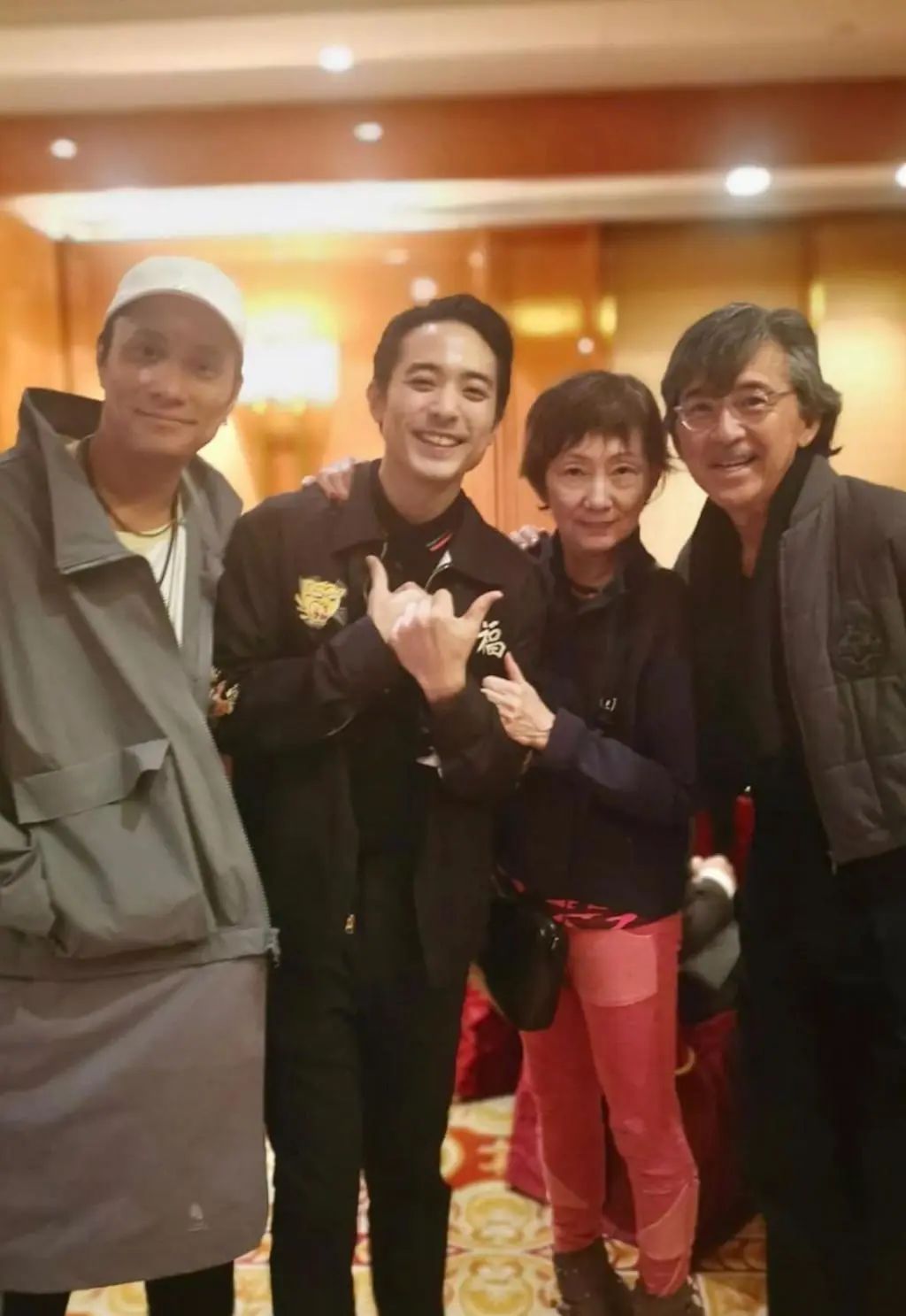 与林子祥穿情侣装,郭晶晶夫妇到贺_林德信_吴正_照片