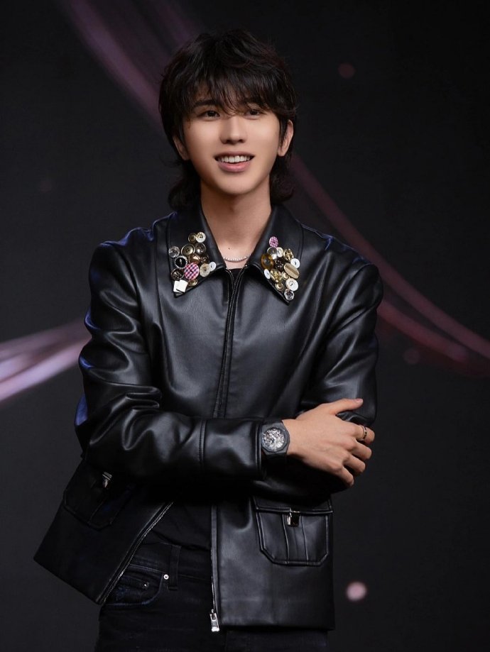 狼尾少年!真帅哇    #蔡徐坤#ride or die至死不渝-蔡徐坤