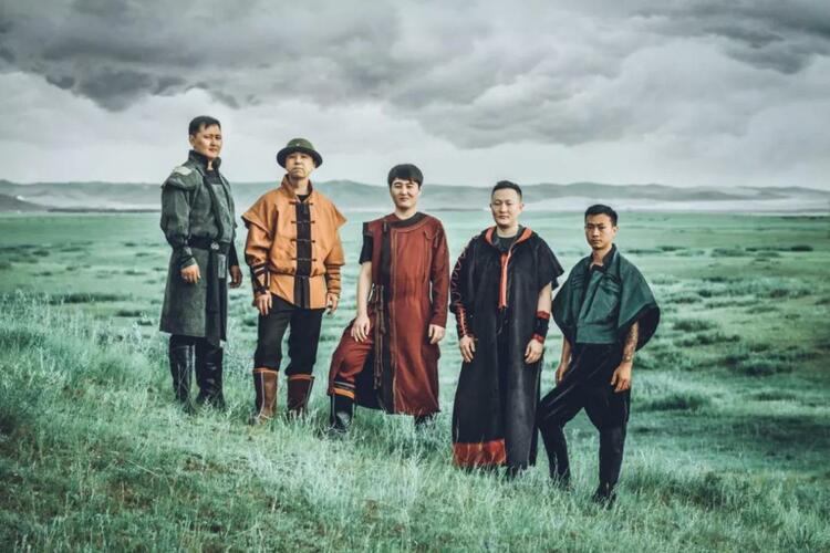 萨满乐队(the samans)2006年成立于长春,成员来自四个不同民族,婿仰